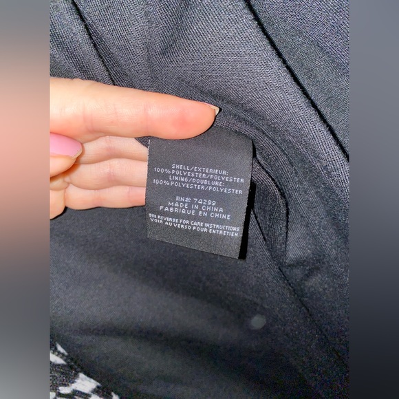 Steve Madden White & Black Geometric Fleece Wrap Jacket - Picture 5 of 9